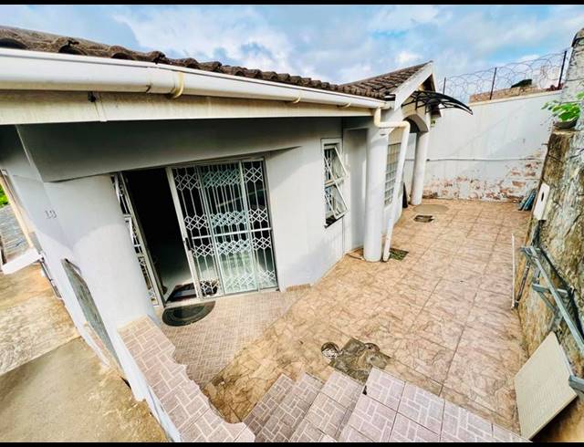 4 BEDROOM PROPERTY TO RENT IN NEWLANDS WEST